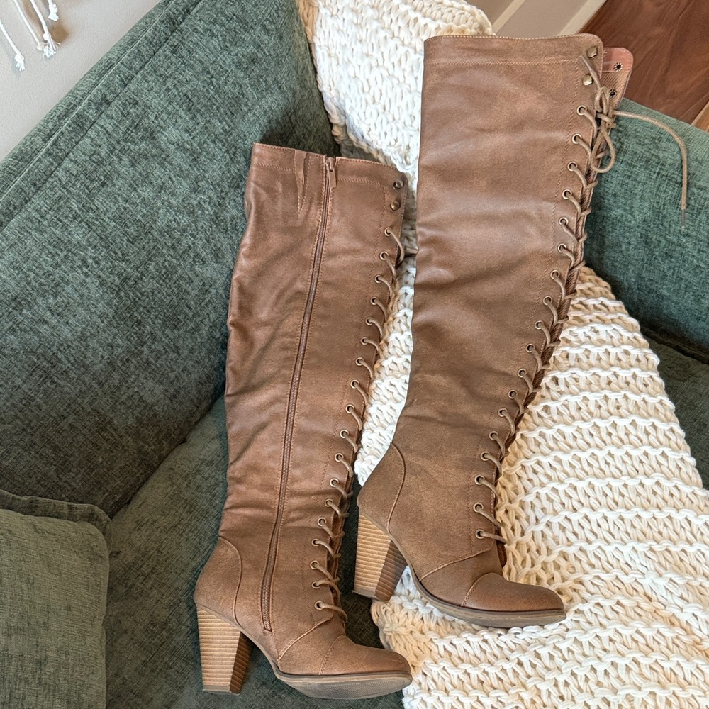 Women's Brown Knee-High Lace-Up Boots